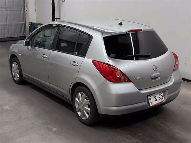 NISSAN TIIDA
