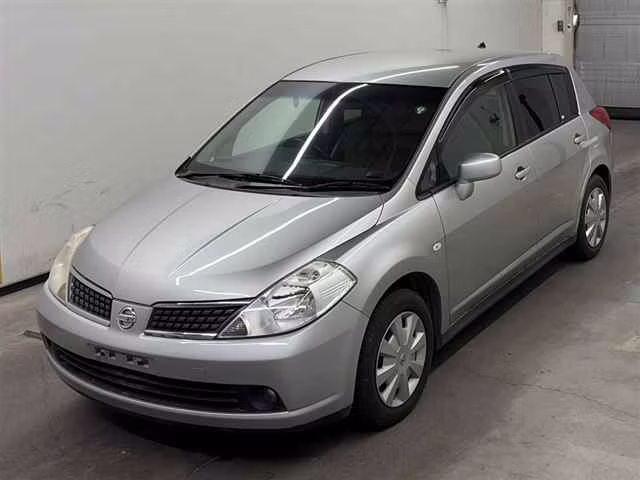 NISSAN TIIDA