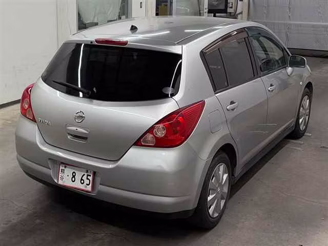 NISSAN TIIDA