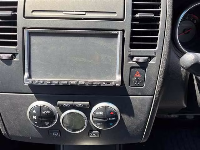 NISSAN TIIDA