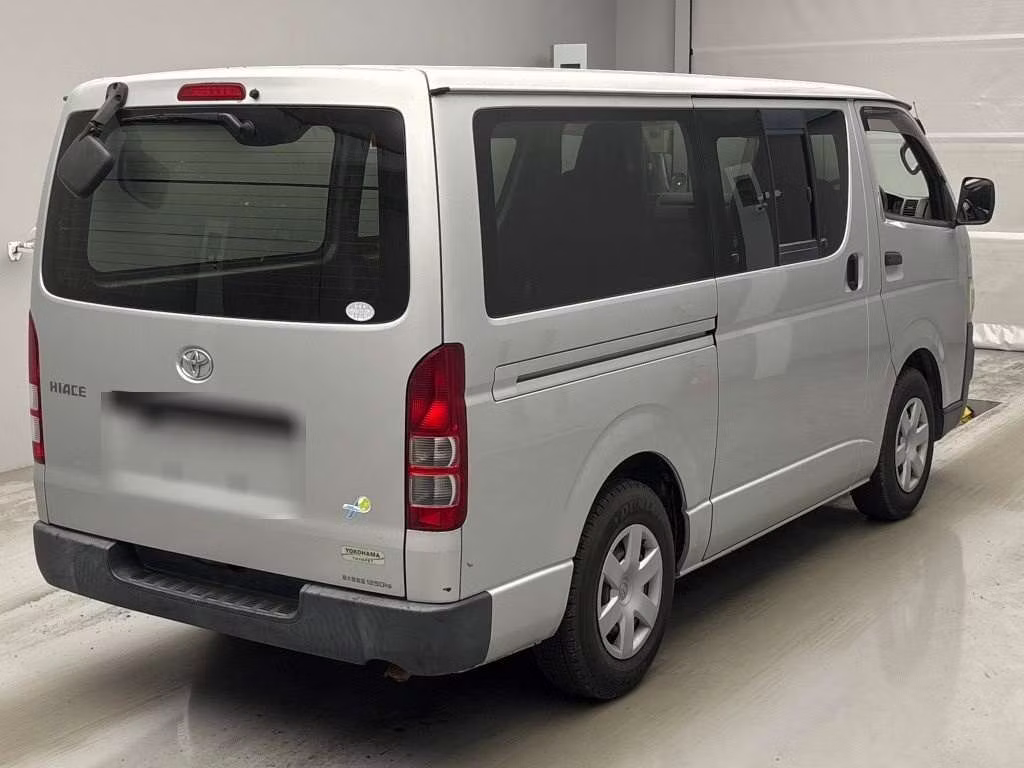 TOYOTA REGIUS ACE