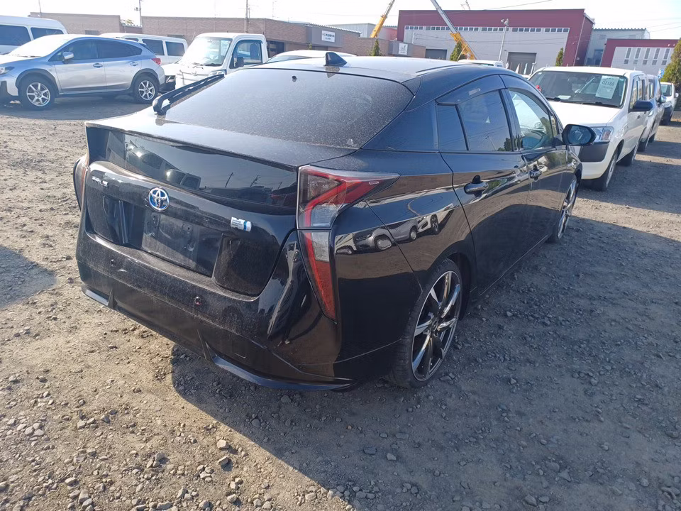 TOYOTA PRIUS