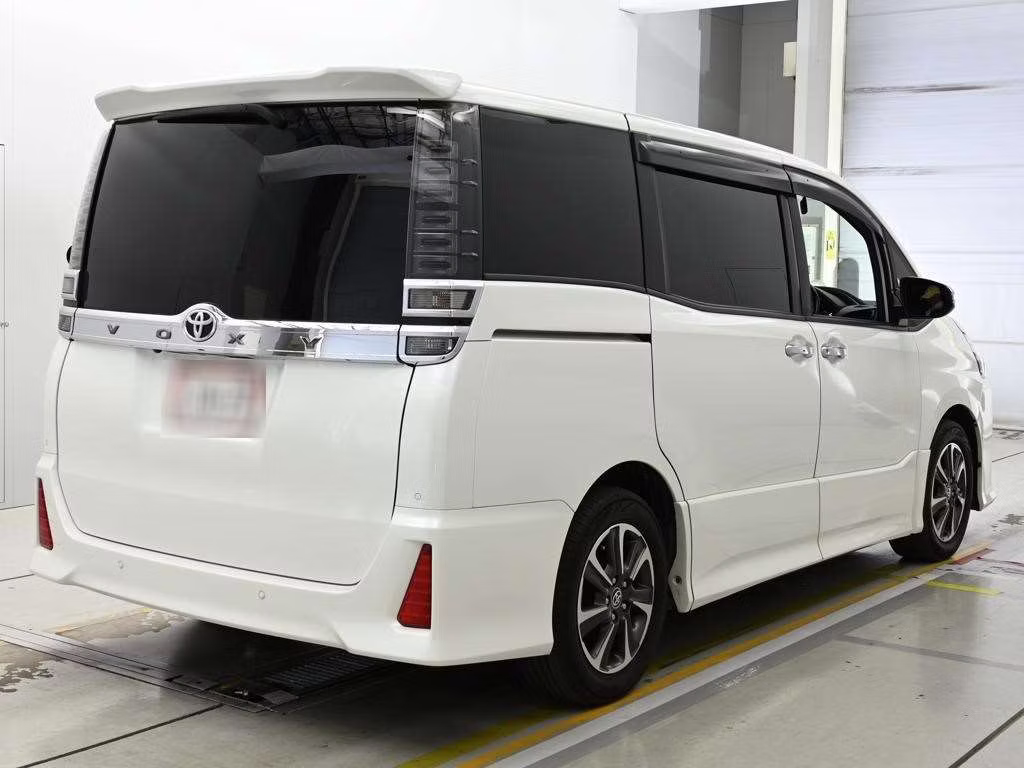 TOYOTA VOXY