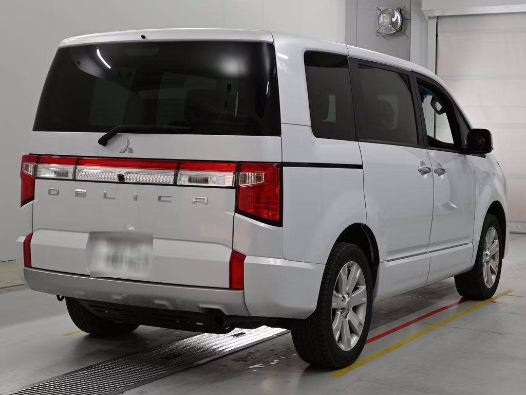 MITSUBISHI DELICA D:5