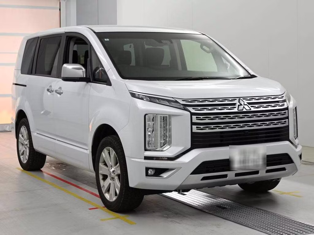 MITSUBISHI DELICA D:5