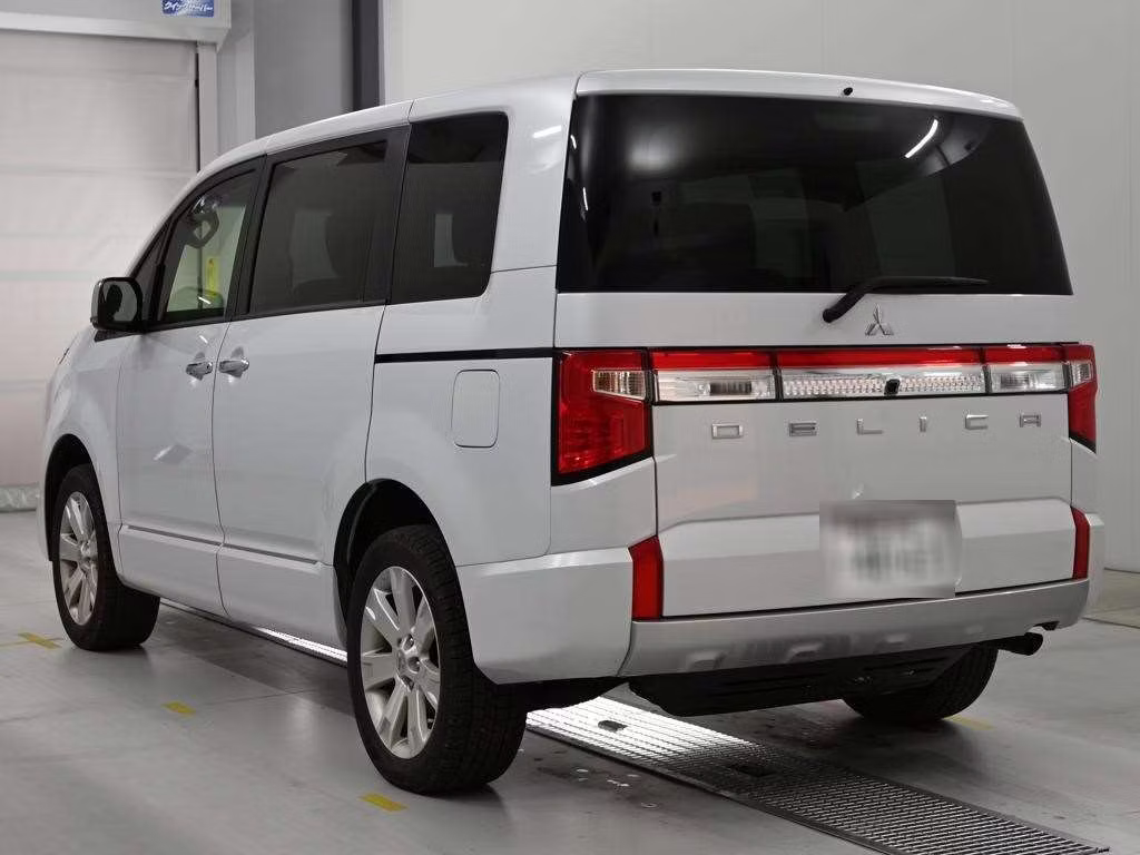 MITSUBISHI DELICA D:5