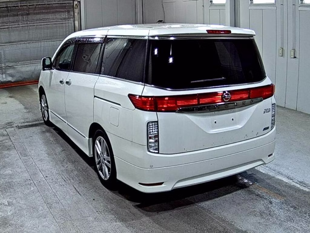 NISSAN ELGRAND
