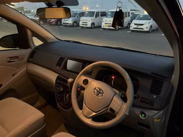 TOYOTA ISIS