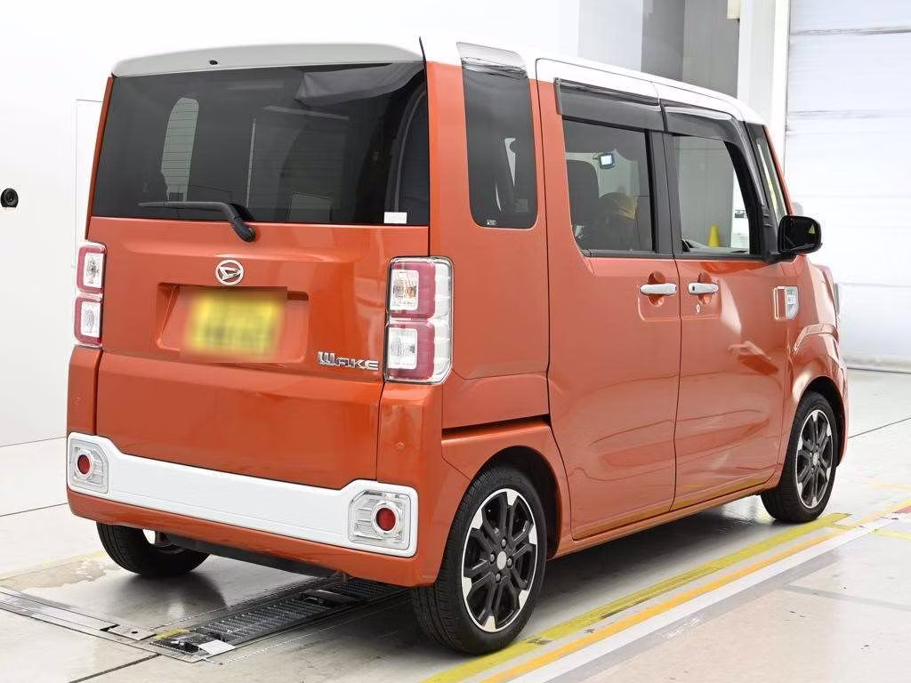 DAIHATSU WAKE