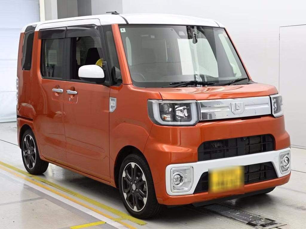 DAIHATSU WAKE