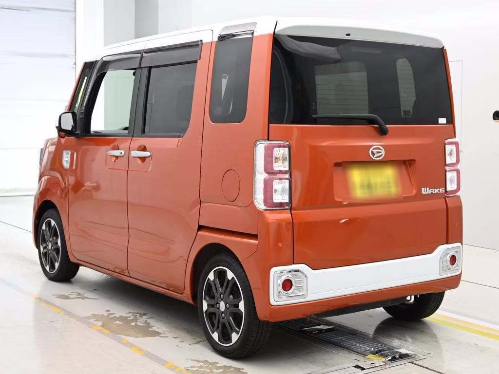 DAIHATSU WAKE