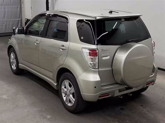 TOYOTA RUSH