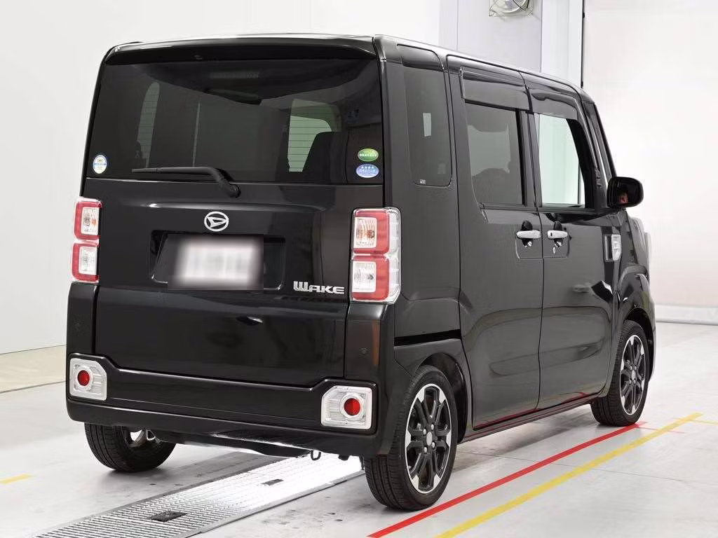 DAIHATSU WAKE