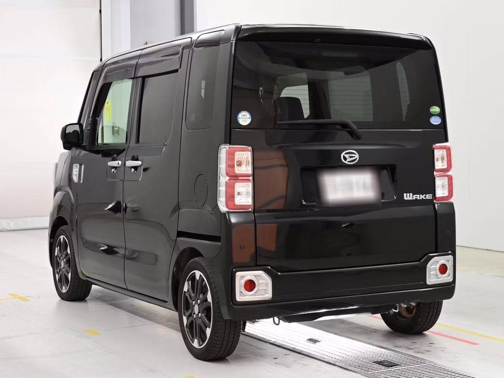 DAIHATSU WAKE