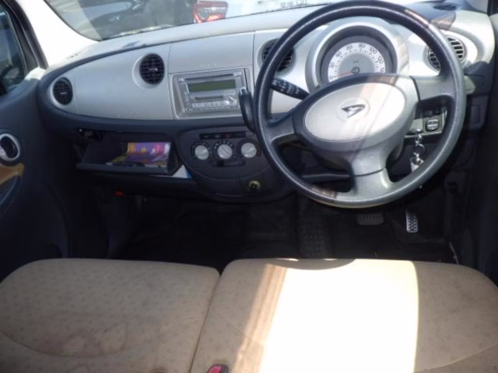 DAIHATSU MOVE LATTE