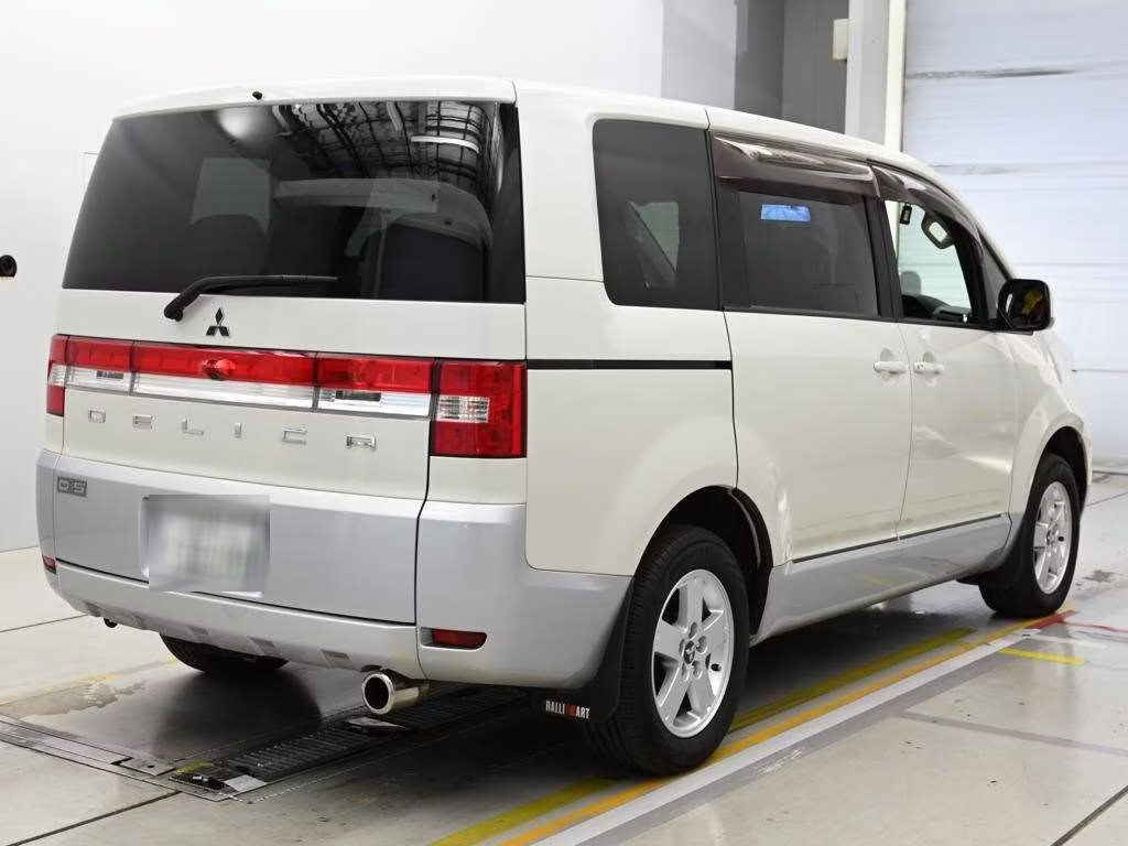 MITSUBISHI DELICA D:5