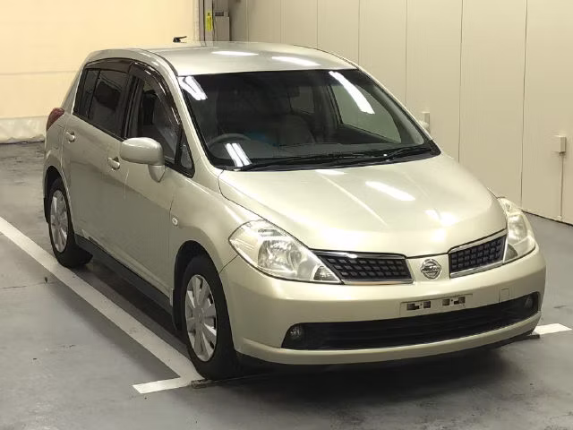 NISSAN TIIDA