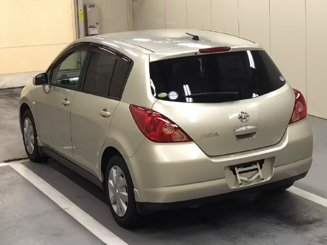 NISSAN TIIDA