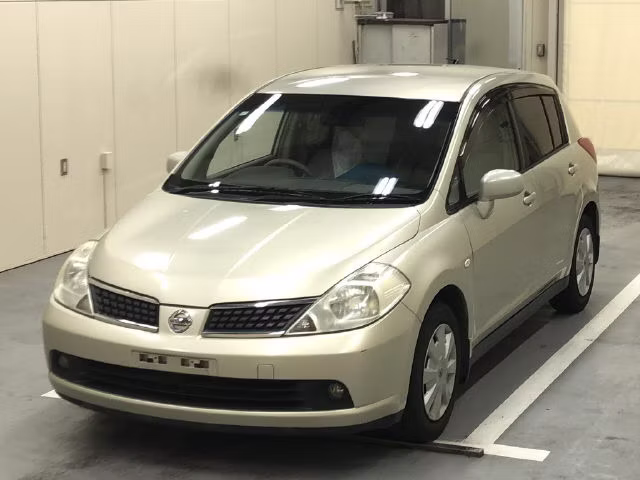 NISSAN TIIDA
