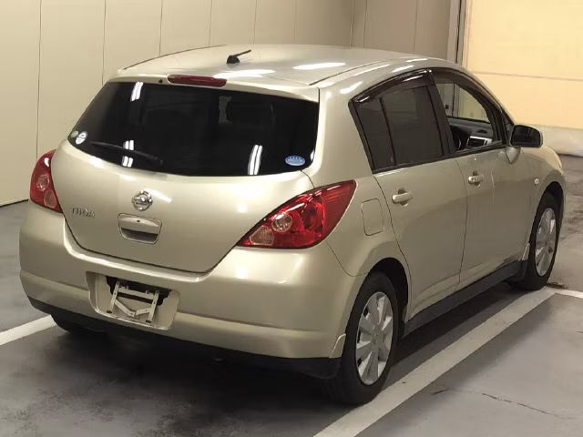 NISSAN TIIDA