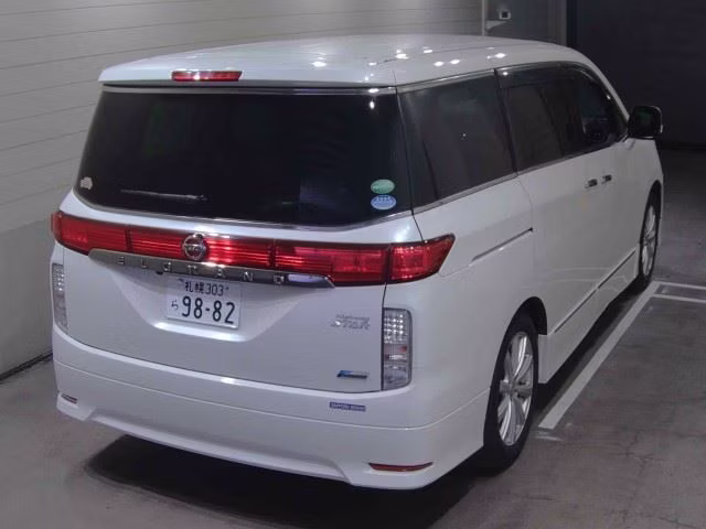 NISSAN ELGRAND