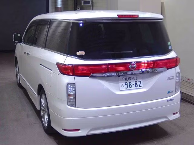 NISSAN ELGRAND
