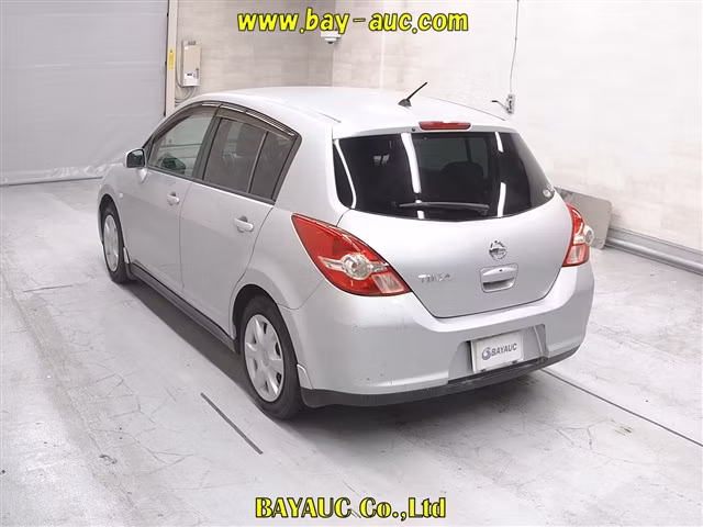 NISSAN TIIDA