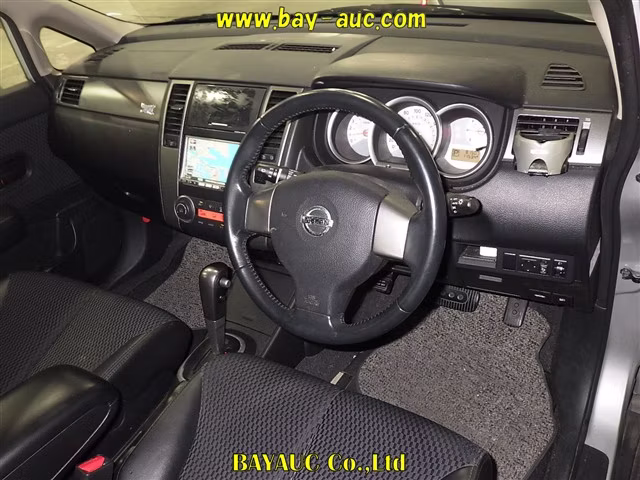 NISSAN TIIDA