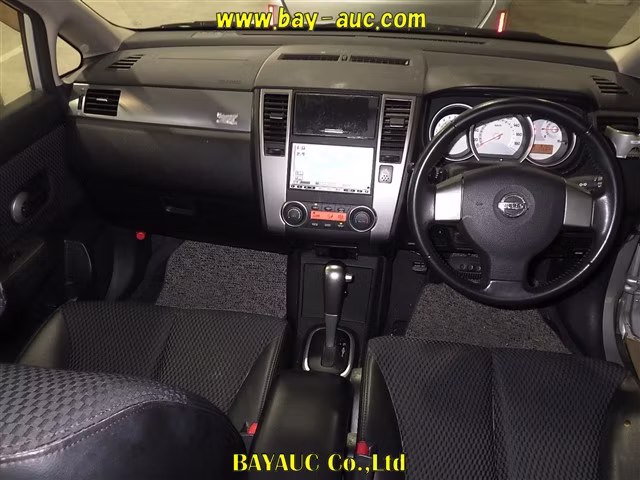 NISSAN TIIDA
