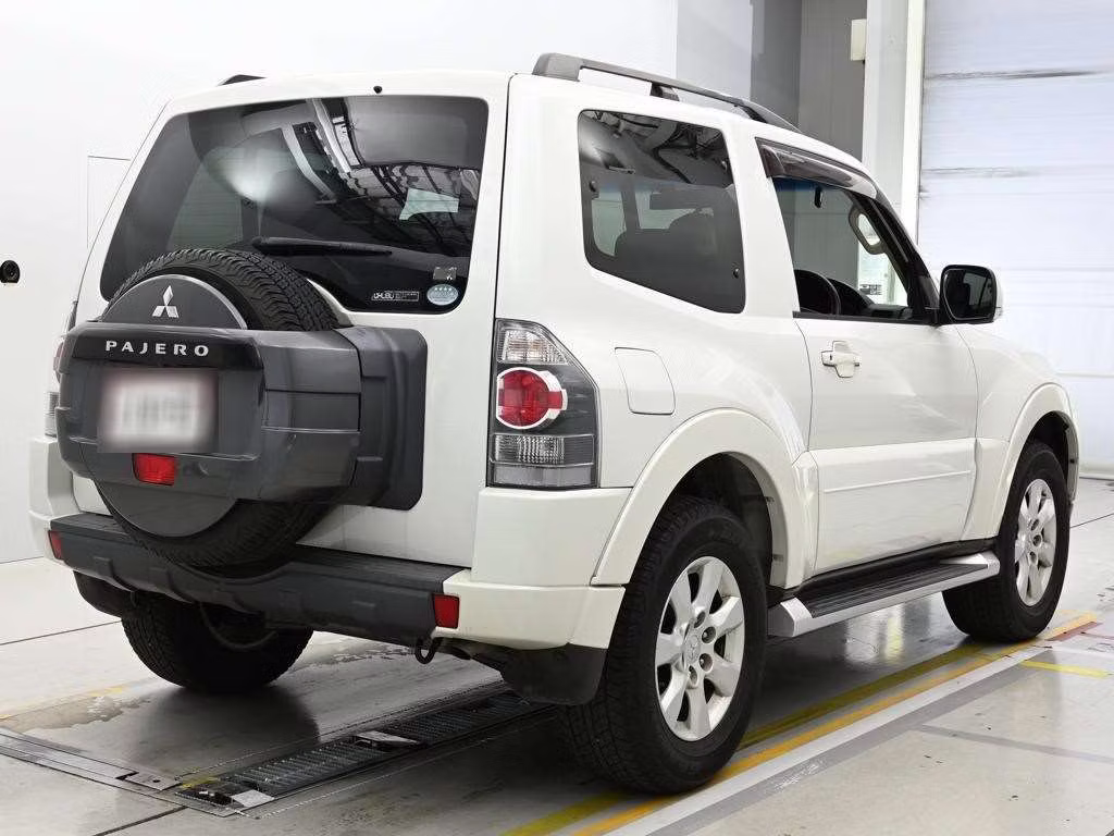 MITSUBISHI PAJERO
