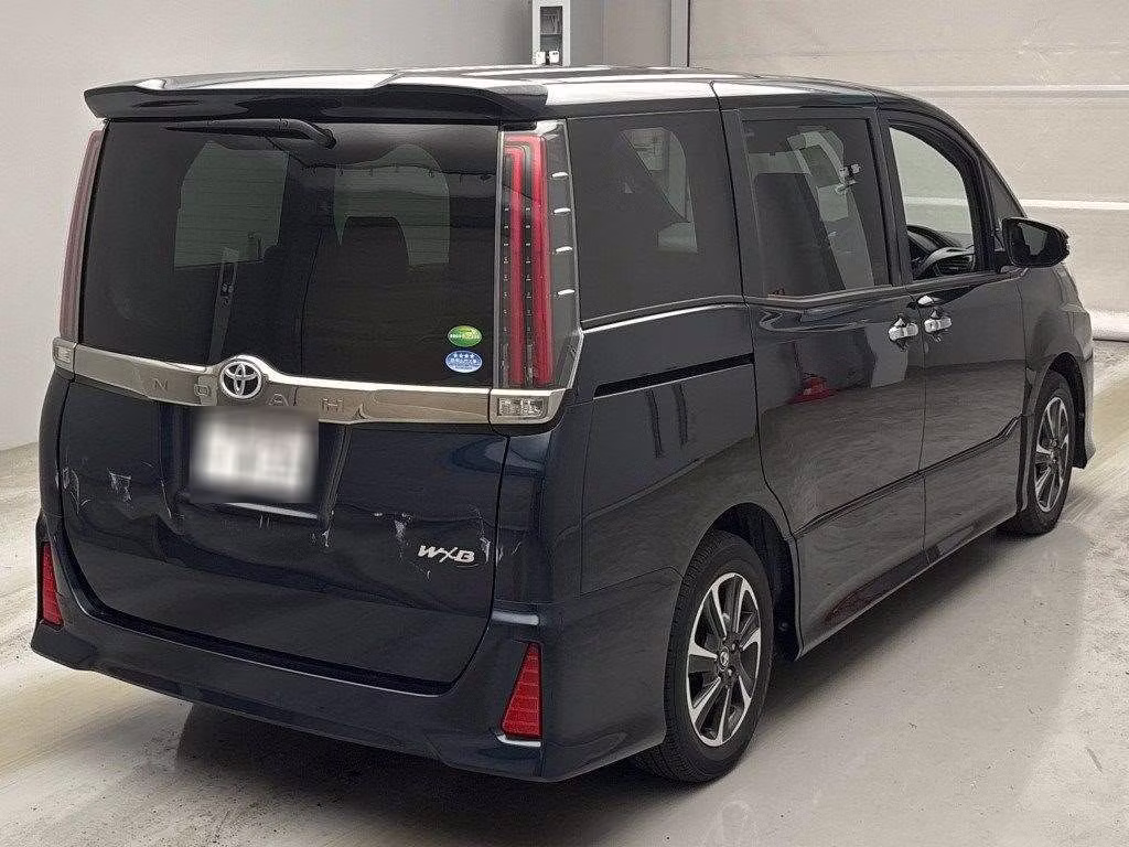 TOYOTA NOAH