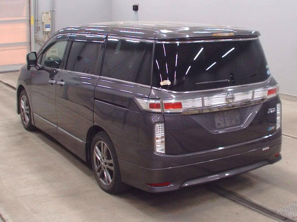 NISSAN ELGRAND