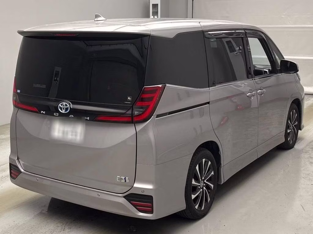 TOYOTA NOAH