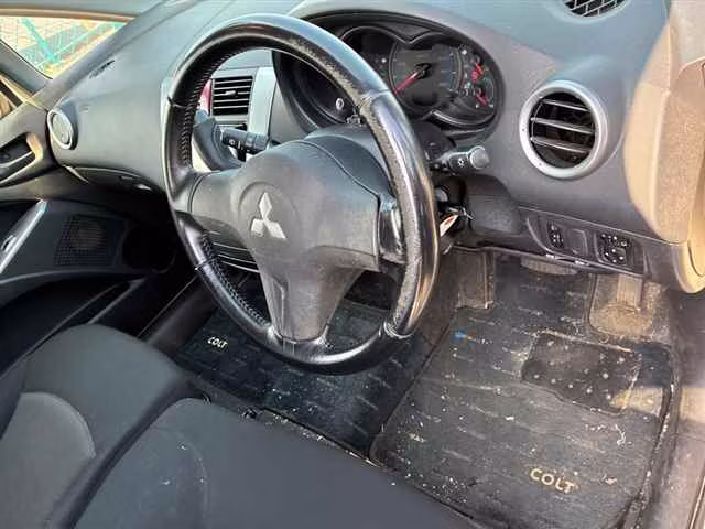 MITSUBISHI COLT