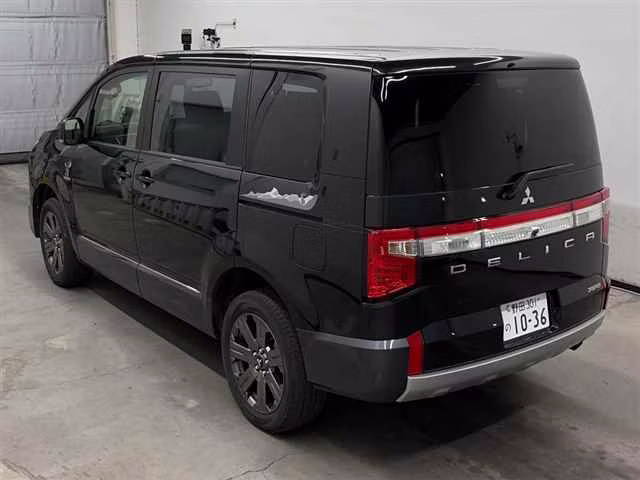 MITSUBISHI DELICA D:5