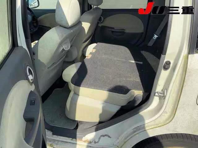 DAIHATSU MOVE LATTE