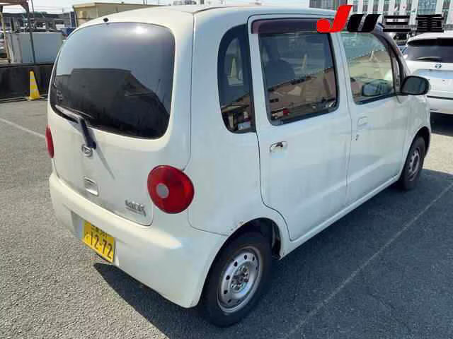 DAIHATSU MOVE LATTE