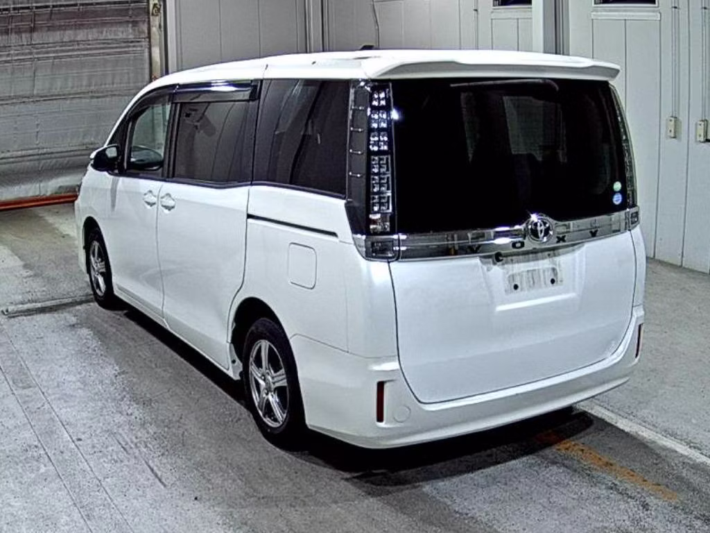 TOYOTA VOXY