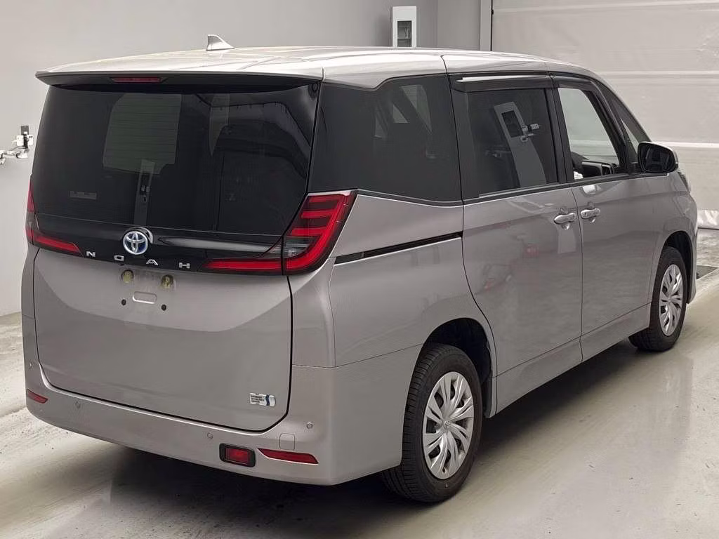 TOYOTA NOAH