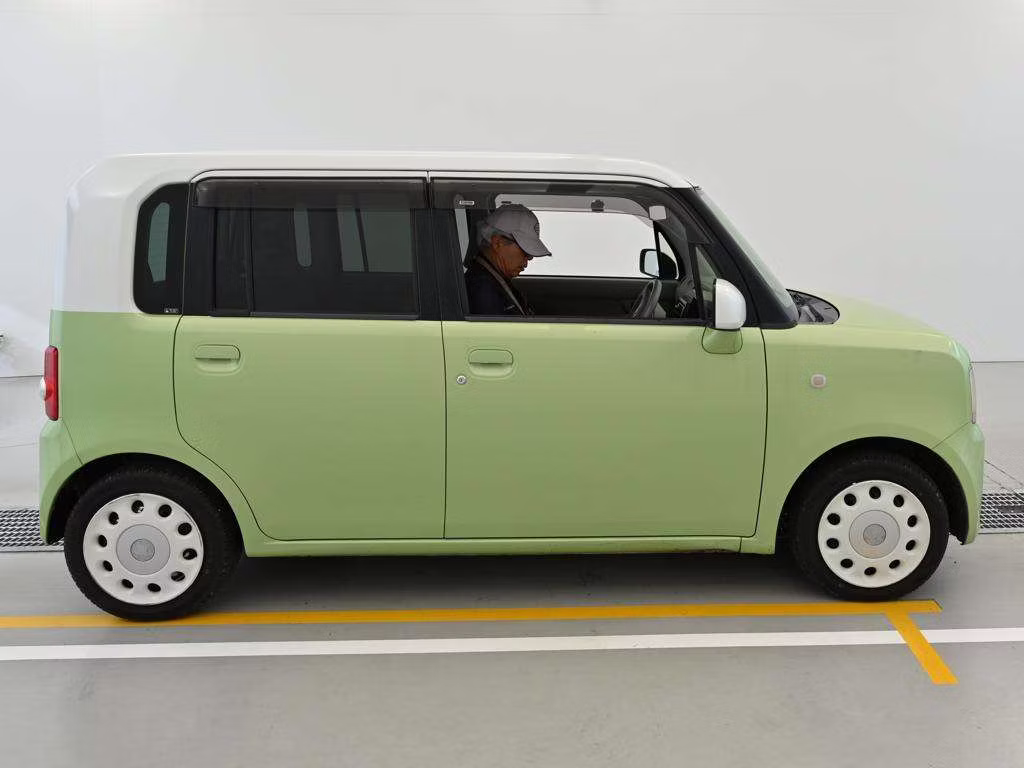 DAIHATSU MOVE CONTE