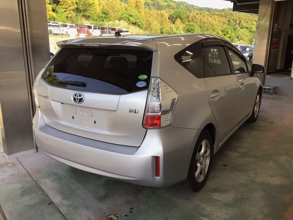 TOYOTA PRIUS ALPHA