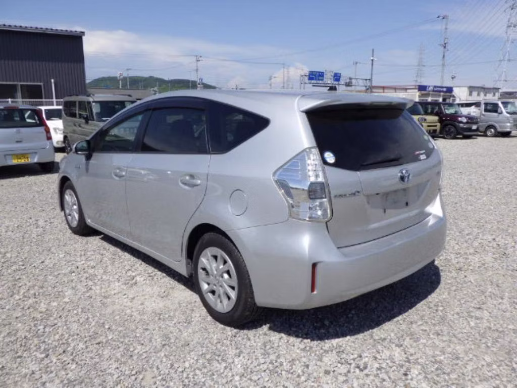 TOYOTA PRIUS ALPHA