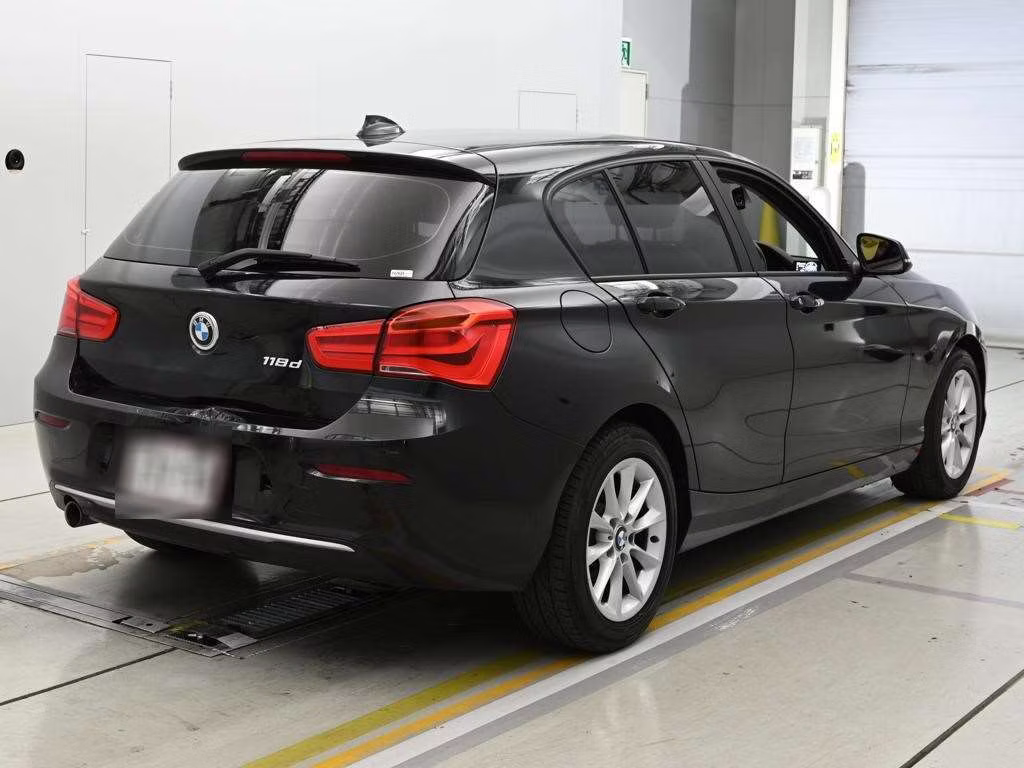 BMW 1-SERIES