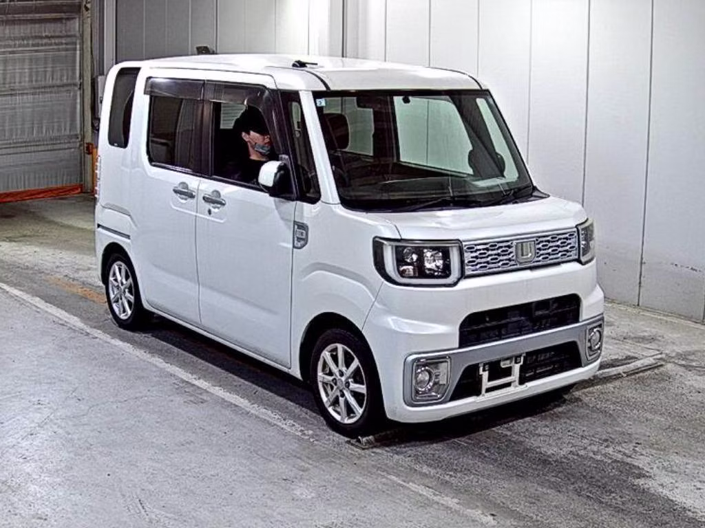 DAIHATSU WAKE