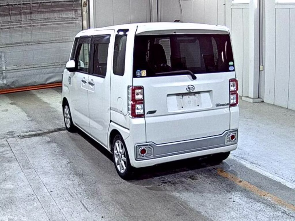 DAIHATSU WAKE