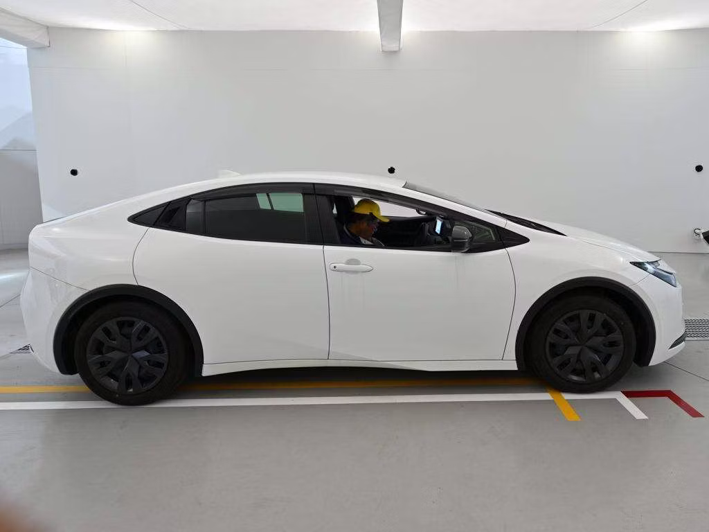 TOYOTA PRIUS