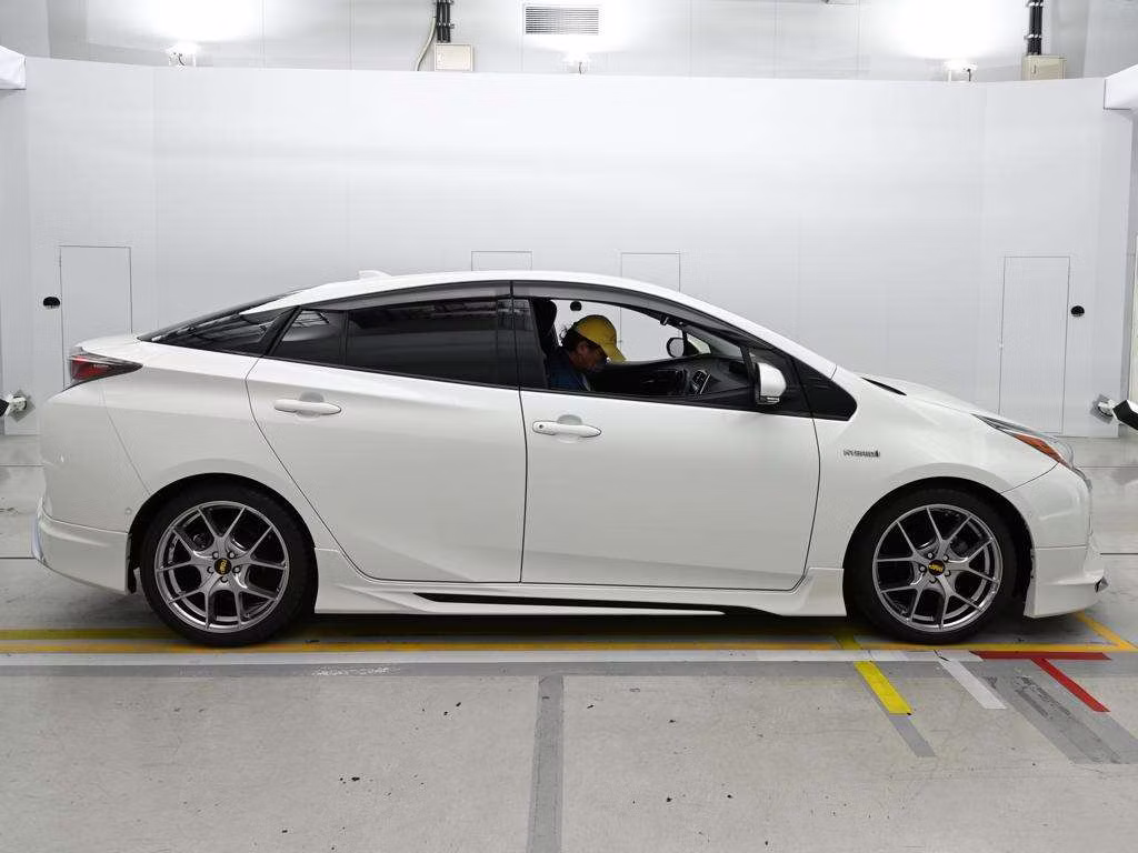 TOYOTA PRIUS