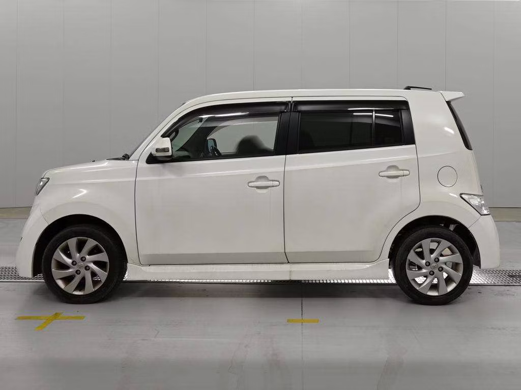 TOYOTA BB