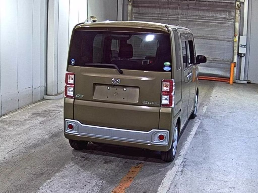 DAIHATSU WAKE