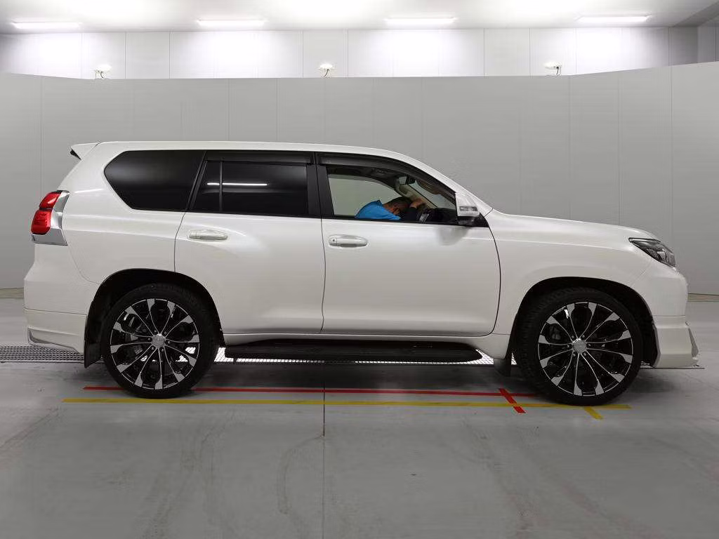 TOYOTA LAND CRUISER PRADO